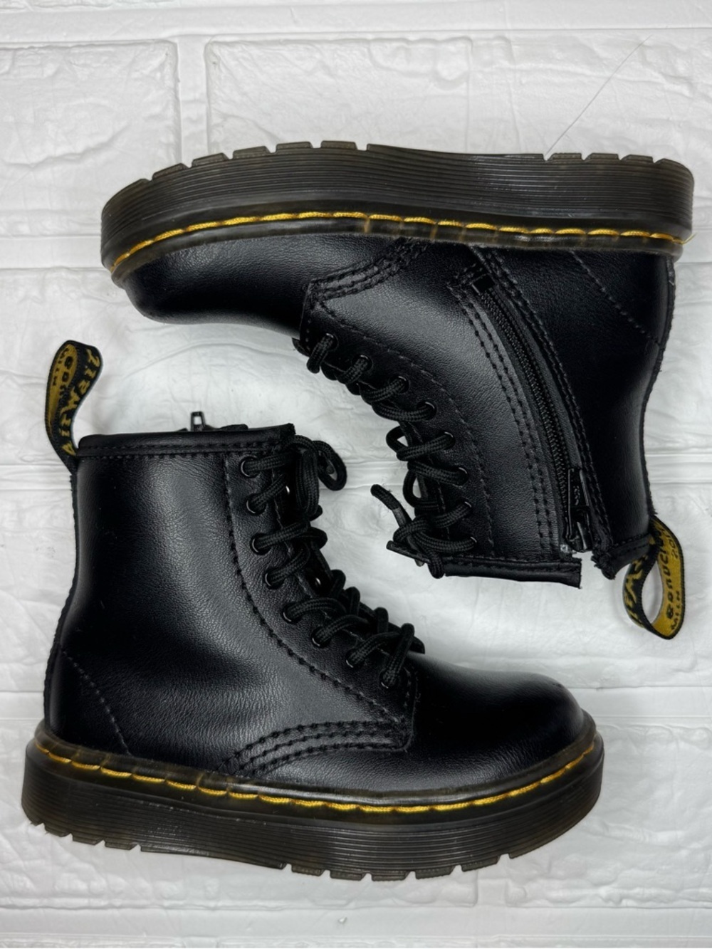 Dr. Martens Toddler US8 Kids Black Leather Lace-Up Boots with Yellow Stitching - Picture 3 of 14